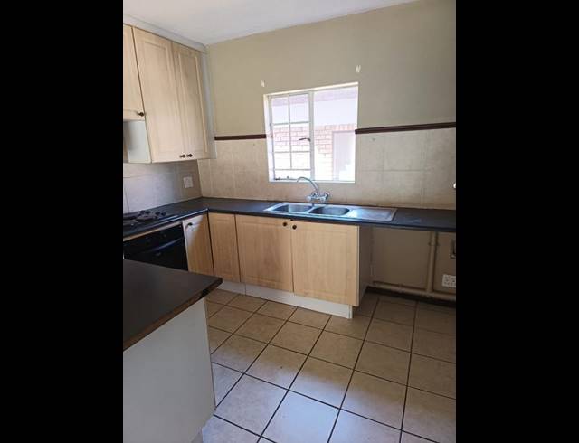 2 BEDROOM APARTMENT FOR SALE IN MOOIKLOOF RIDGE ESTATE
